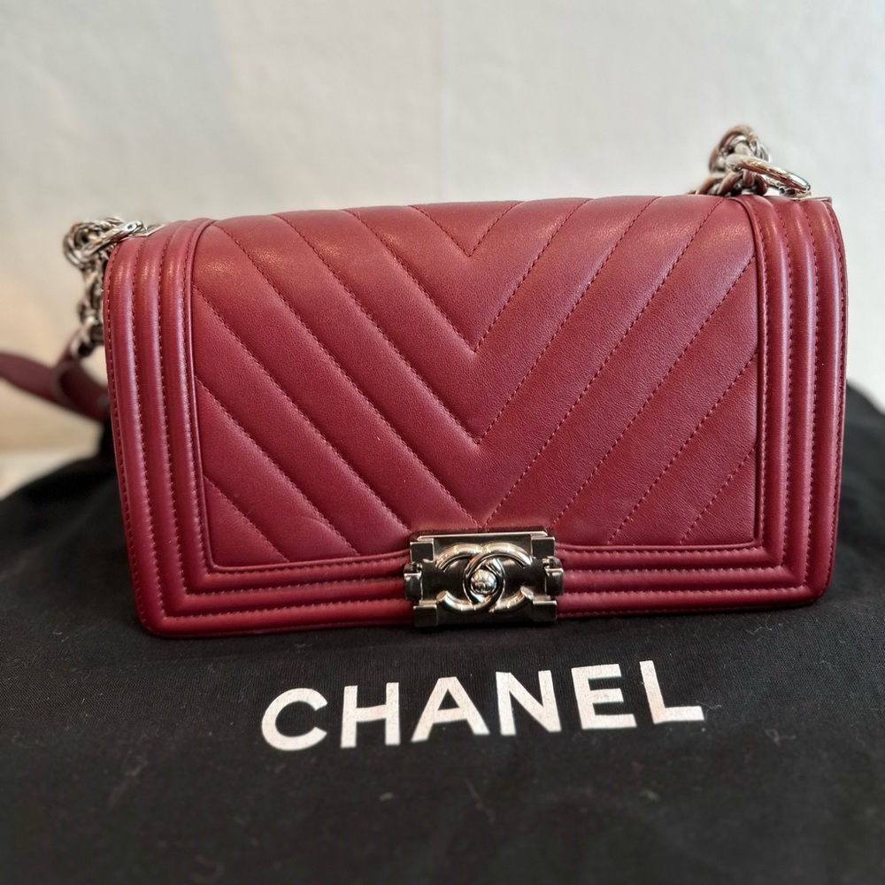 Chanel Boy Bag Calfskin Chevron Burgundy Medium sz- 100% Authentic